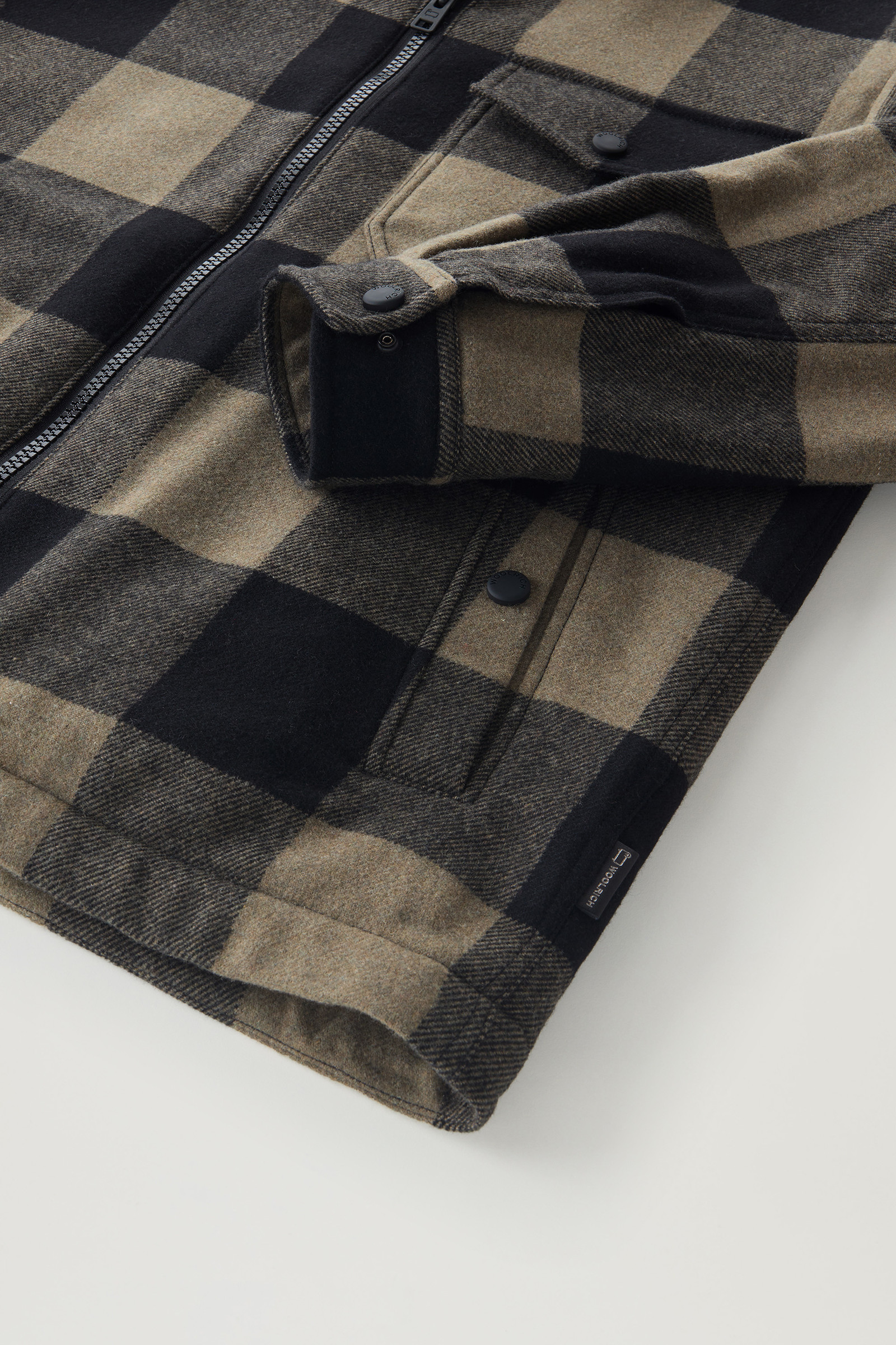 Overshirt in Recycled Italian Wool Blend with Sherpa Lining Green photo 7 | Woolrich