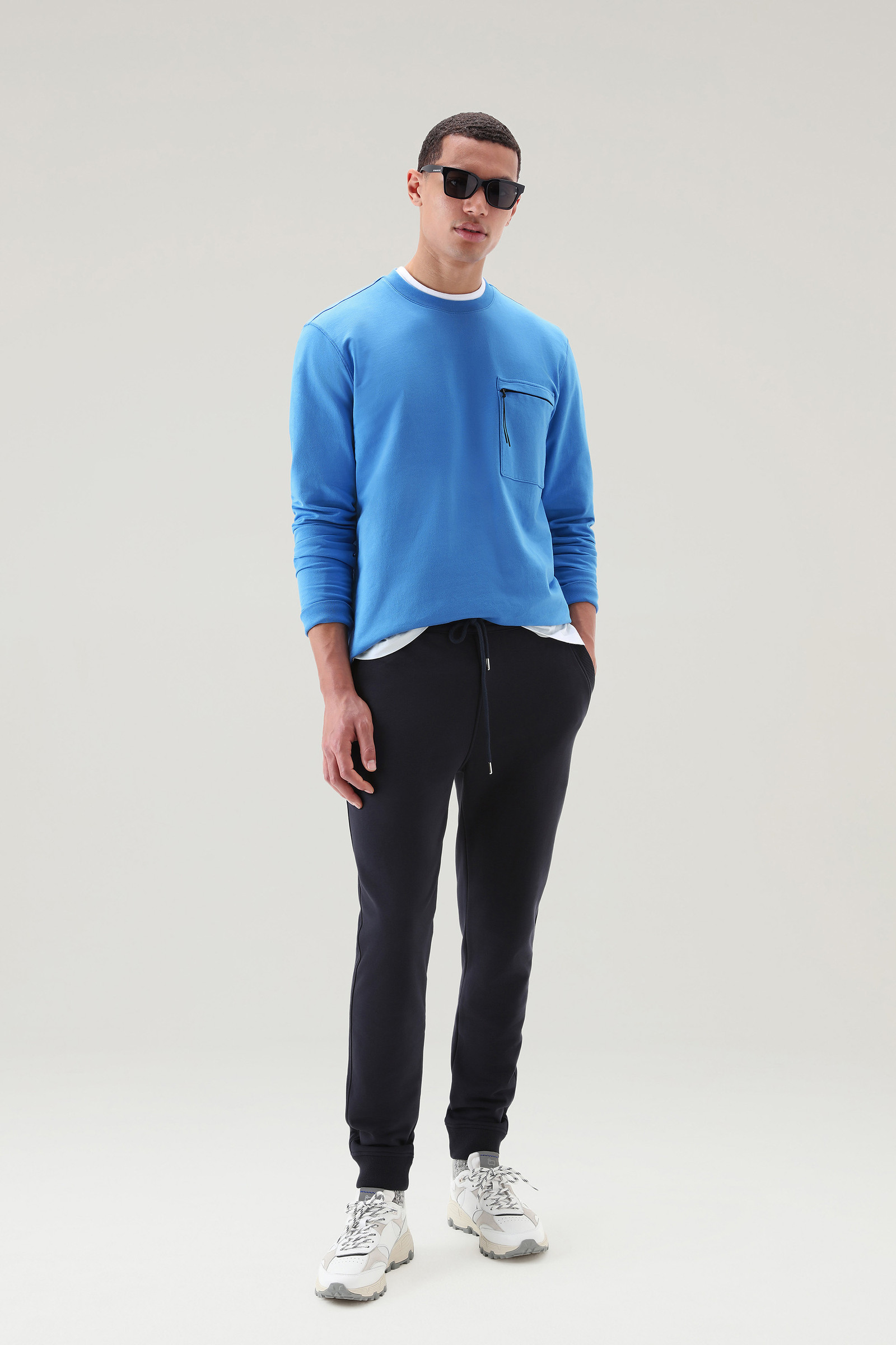 Rundhalspullover mit Reißverschlusstasche aus reinem Baumwollfleece blau photo 2 | Woolrich