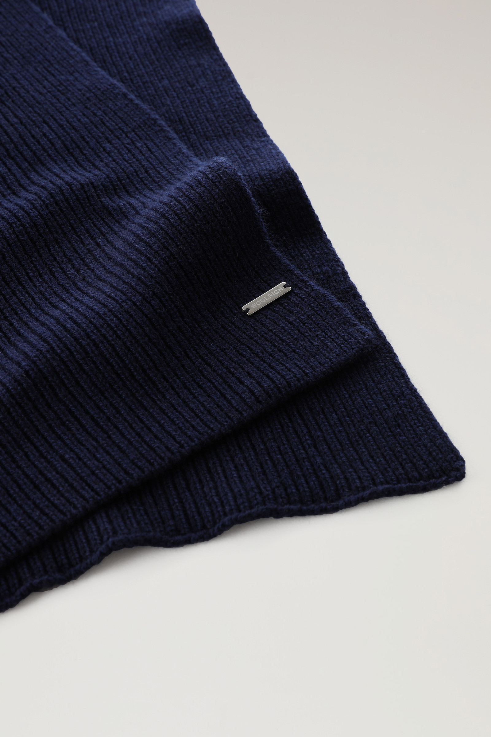 Gerippter Schal aus Kaschmir Blau photo 3 | Woolrich