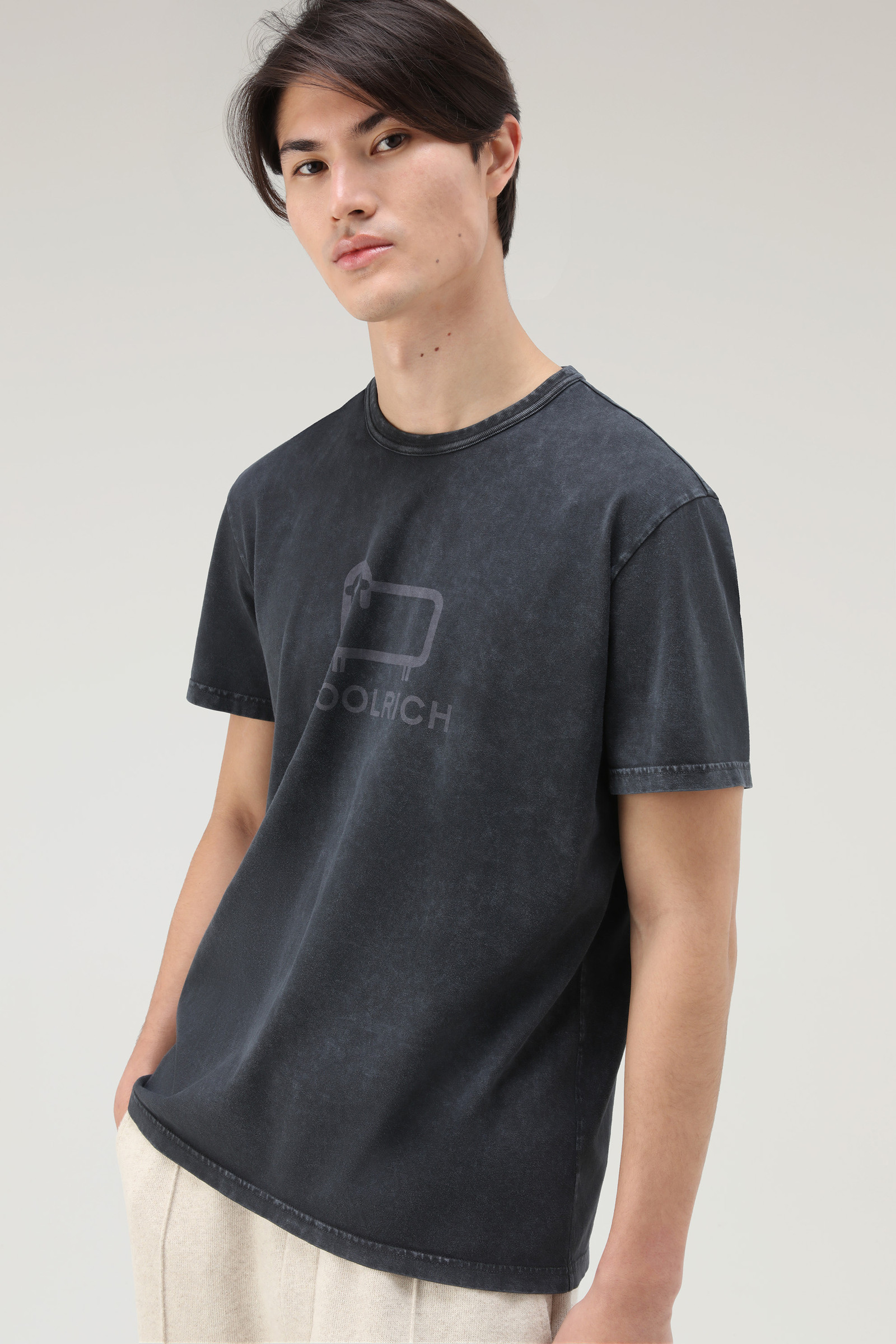 T-shirt aus stückgefärbter, reiner Baumwolle mit Schaflogo schwarz photo 4 | Woolrich