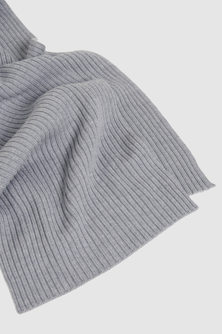 Solid color wool scarf