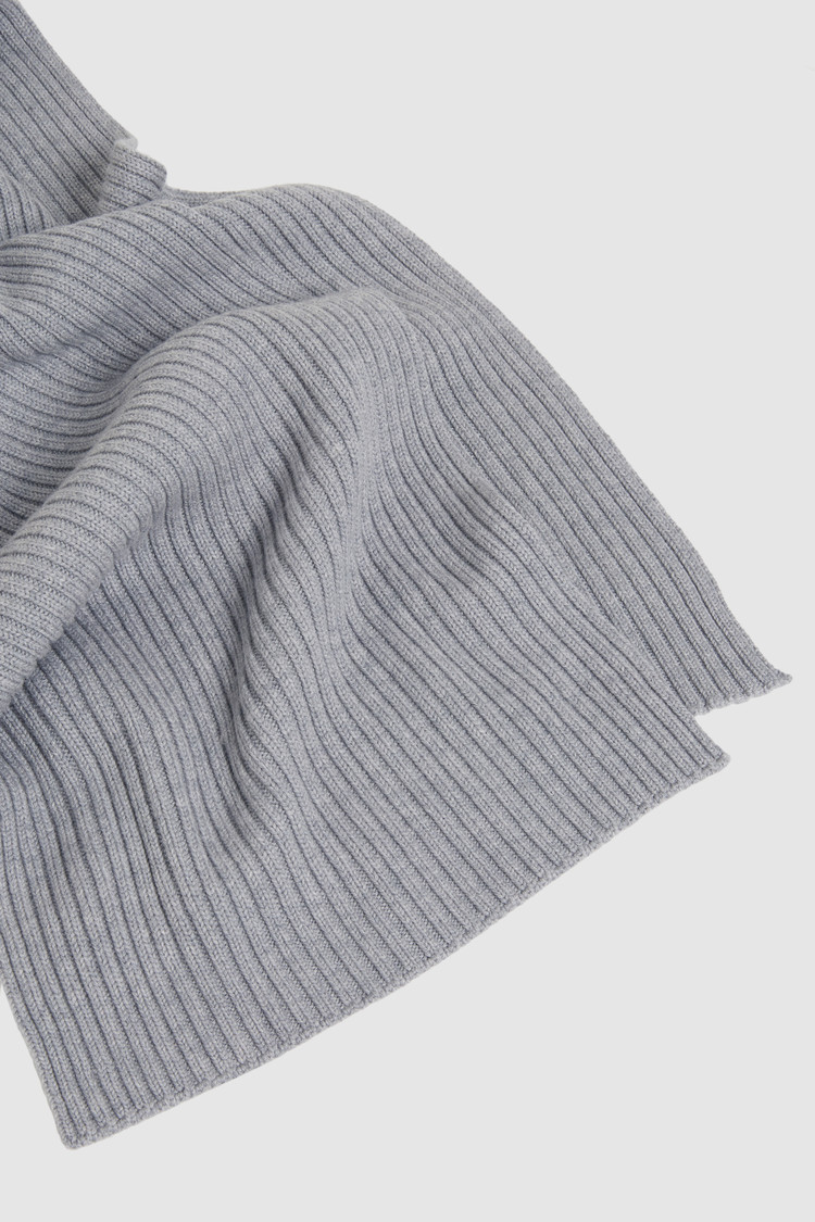 Solid color wool scarf