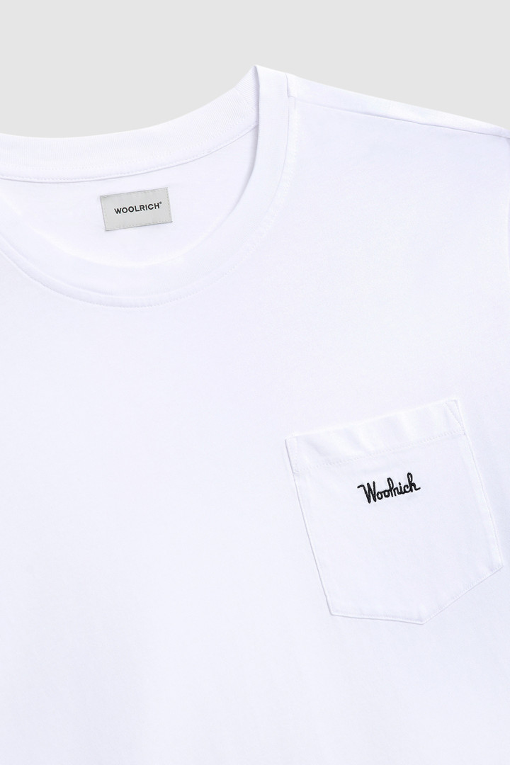 T-Shirt mit geprägtem Taschenlogo