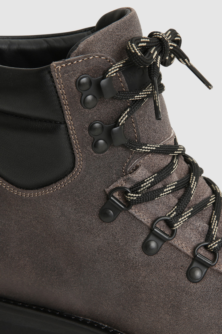 Hiker boots in water resistant suede
