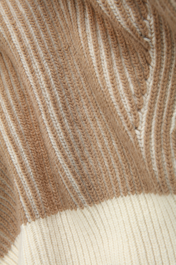 Crewneck wool Sweater with contrasting sleeves