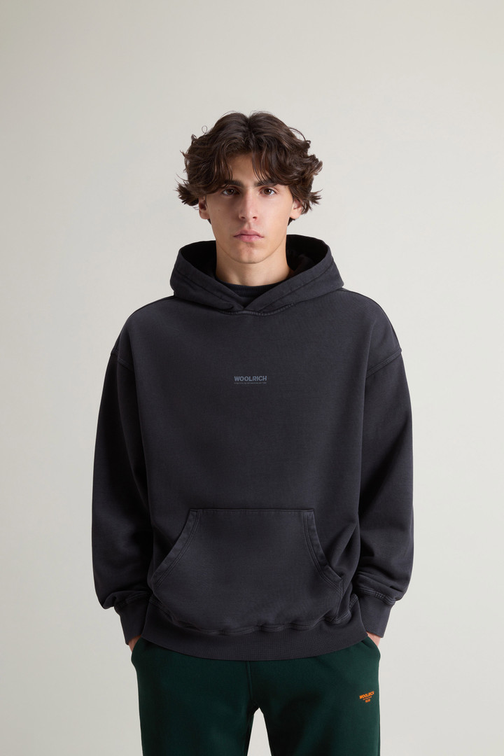 Sweat-shirt à capuche teint en pièce pour ado en pur coton avec imprimé au dos Noir photo 1 | Woolrich