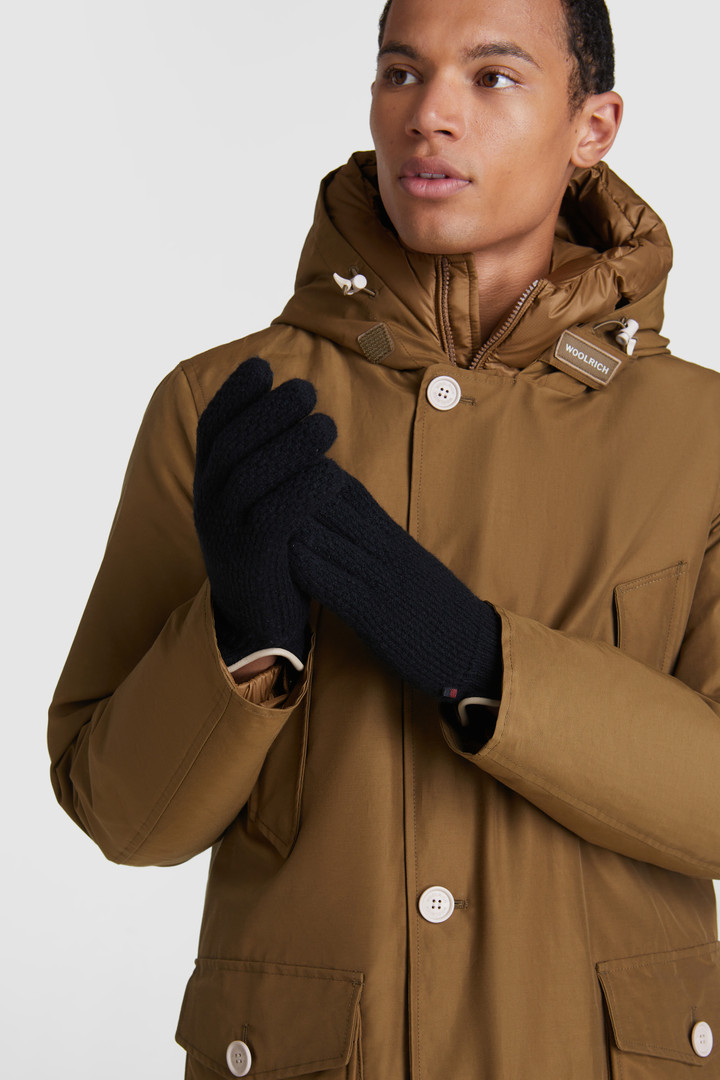Knitted gloves