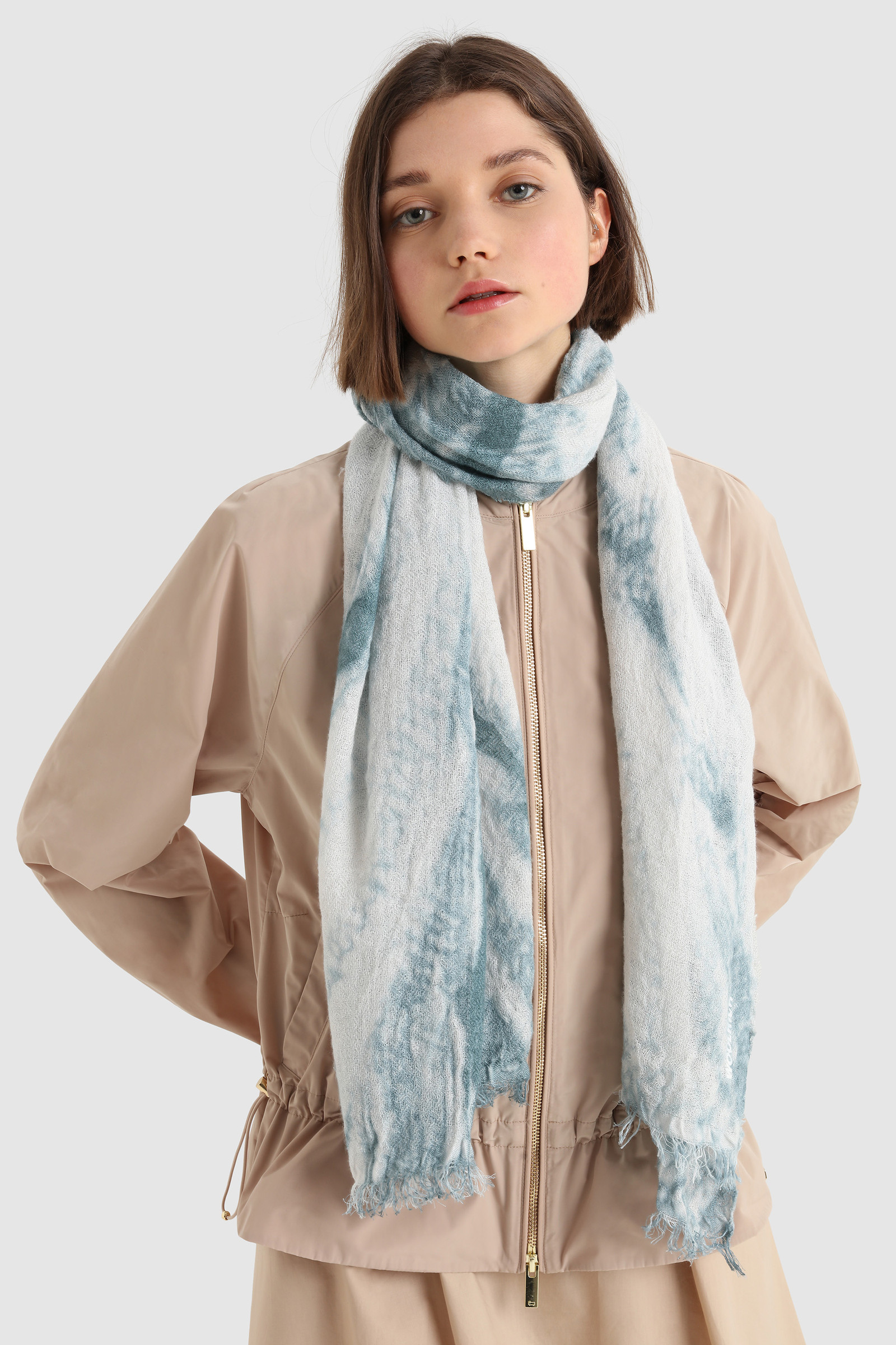 Luxe Scarf in Garment-Dyed Cotton Blue photo 4 | Woolrich