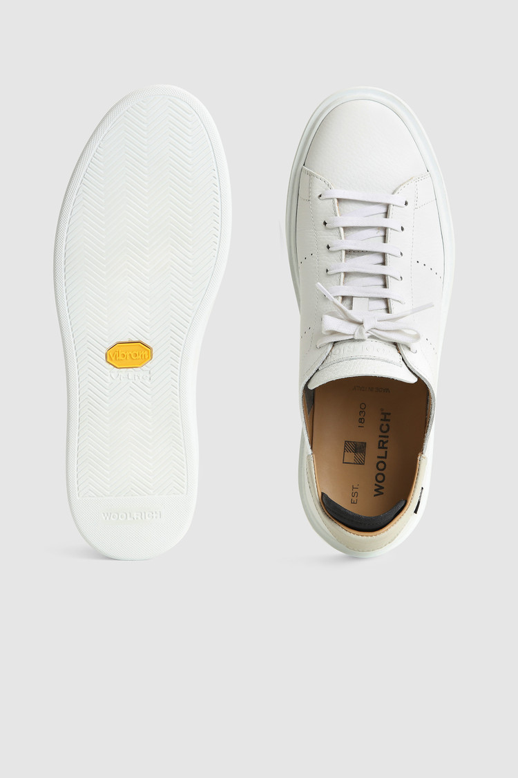 Sneaker Classic Court in pelle martellata