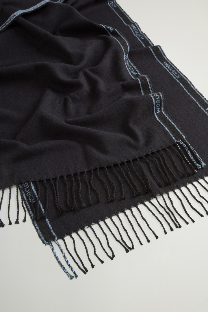 Scarf in Virgin Wool Blend Black photo 3 | Woolrich