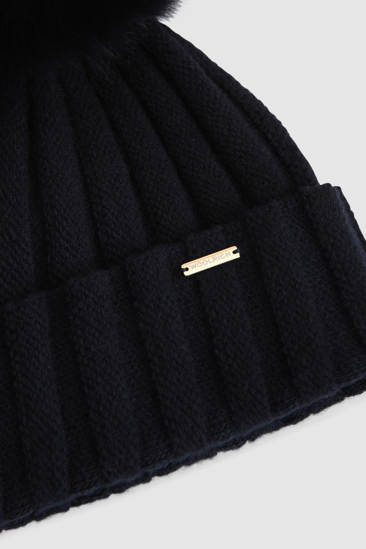 Muts van wol en kasjmier met pompon