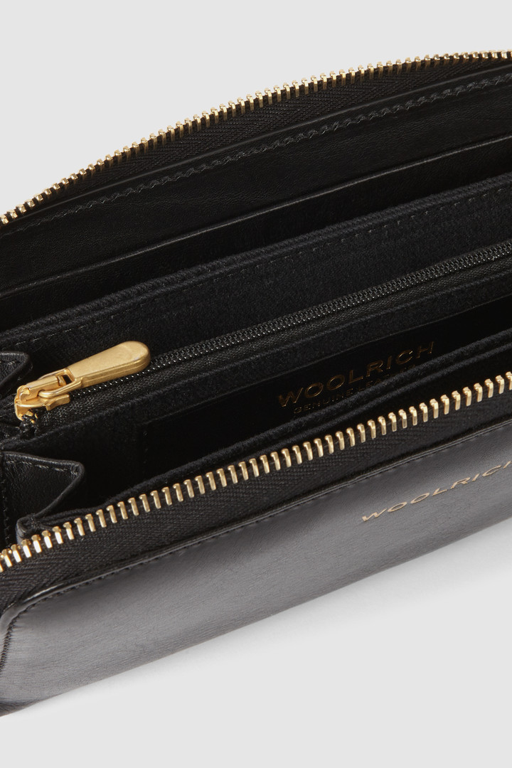 Cartera con cremallera alrededor