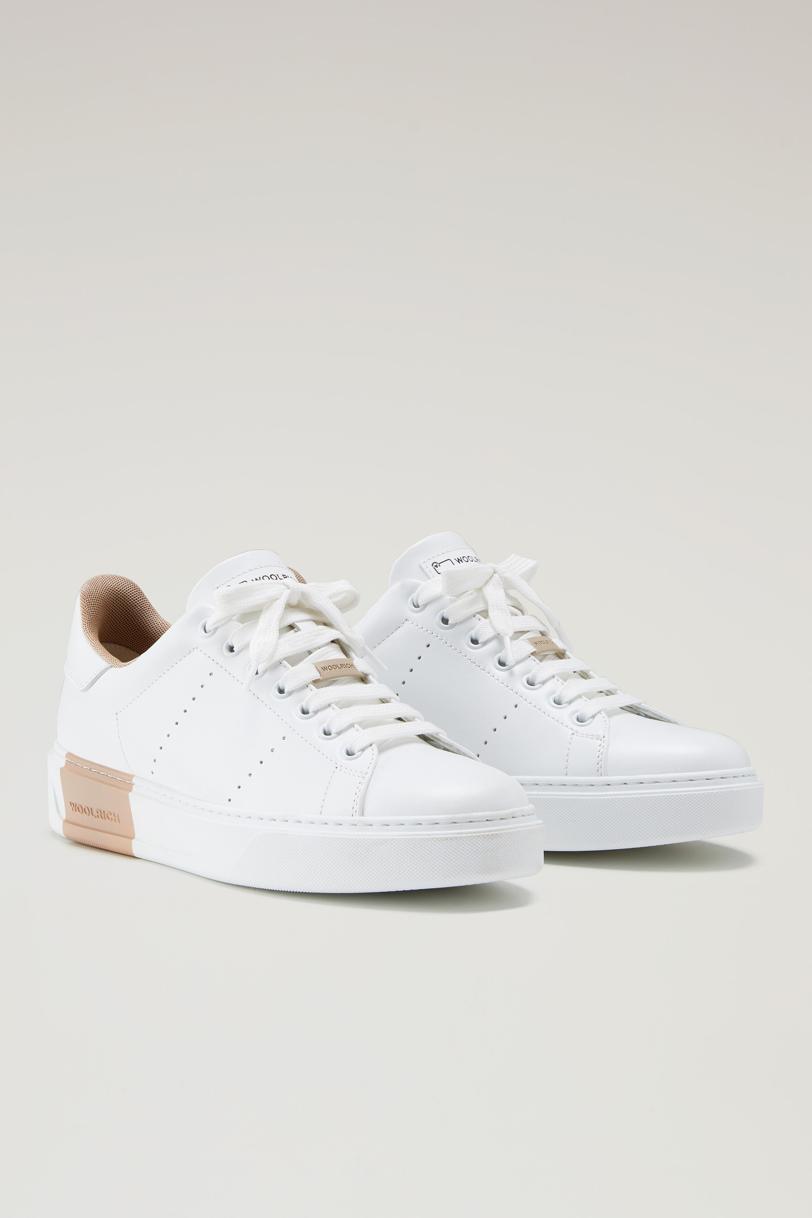 Sneakers Classic Court aus weichem Leder mit Kontrastfutter weiß photo 2 | Woolrich