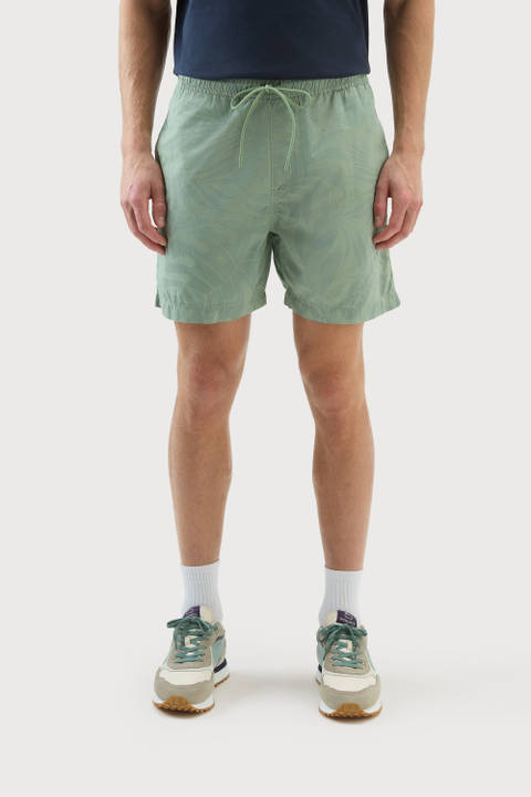 Pure Cotton Garment-Dyed Shorts with a Tropical Print Green | Woolrich