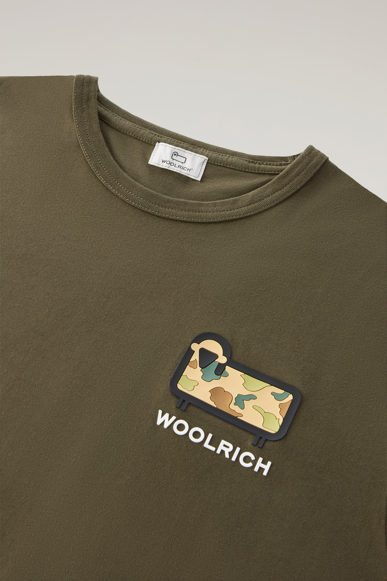 T-shirt aus reiner Baumwolle mit Camouflage-Schaflogo grün photo 6 | Woolrich