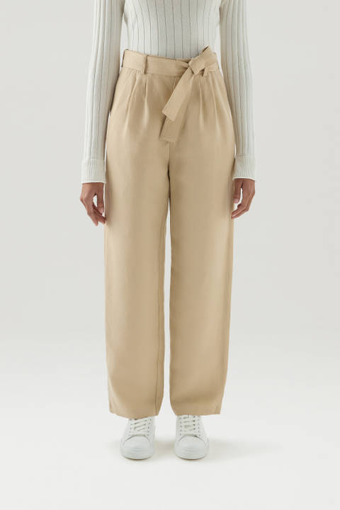 Pantalones de mezcla de lino con cinturón de tela Beige | Woolrich