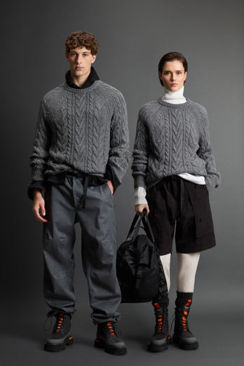 Pullover mit Rundhalsausschnitt aus reflektierendem Mouliné aus Schurwollmischung by Todd Snyder Grau photo 1 | Woolrich