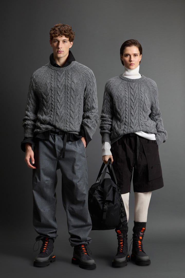 Pullover mit Rundhalsausschnitt aus reflektierendem Mouliné aus Schurwollmischung by Todd Snyder Grau photo 1 | Woolrich