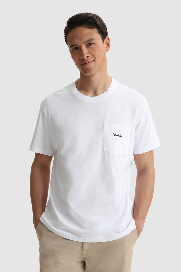 T-Shirt mit geprägtem Taschenlogo