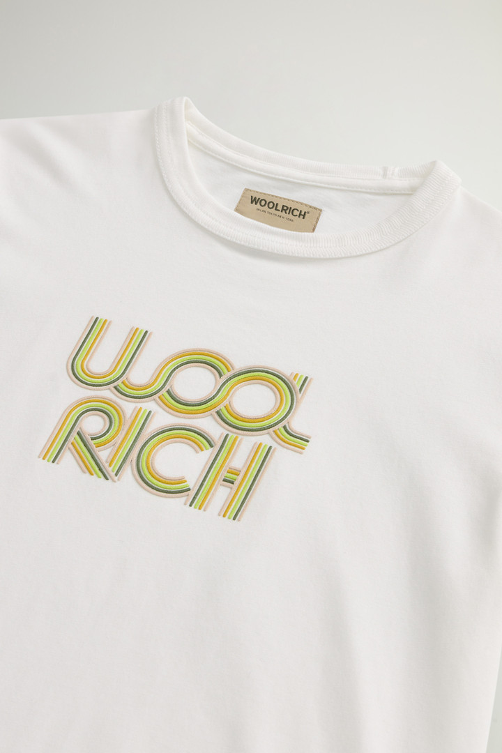 T-Shirt aus reiner Baumwolle für Jungen mit Logoprint auf der Brust Weiß photo 3 | Woolrich