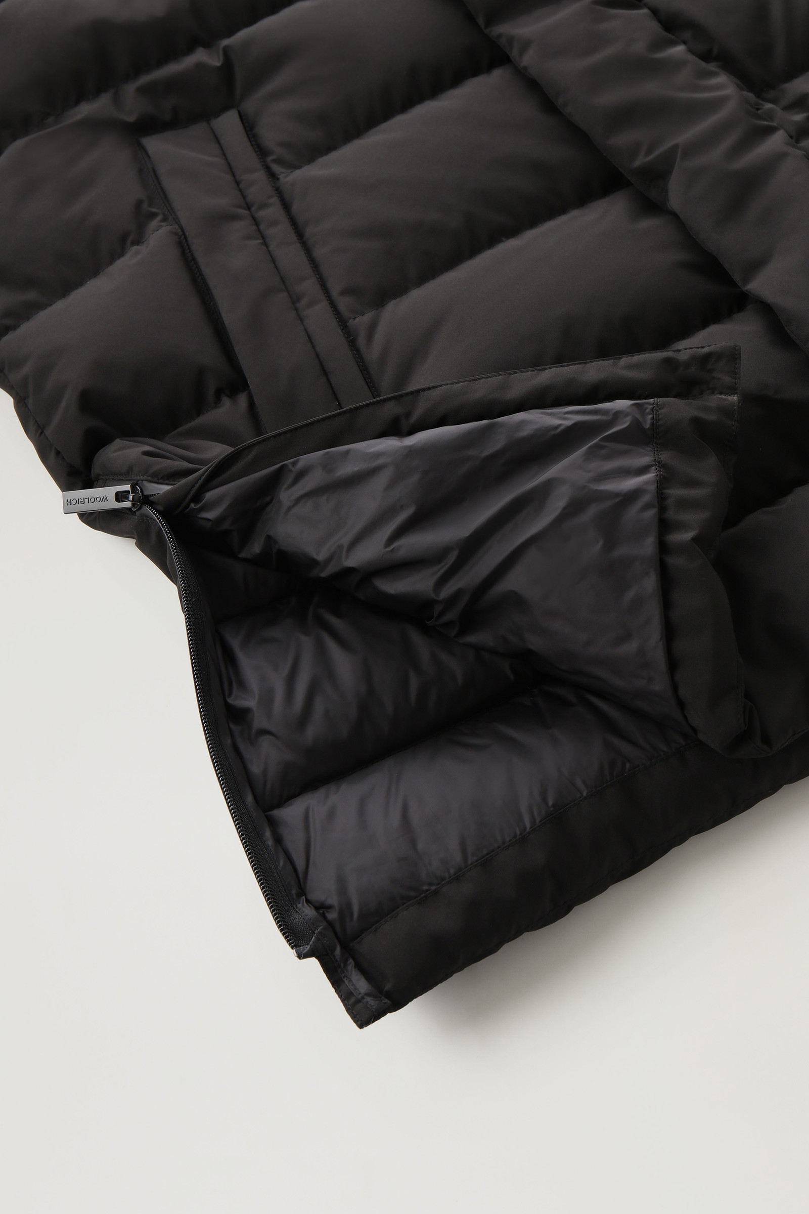 Men's Quilted Long Jacket in GORE-TEX Infinium Black | Woolrich USA