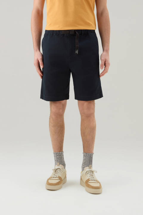 Pantalones cortos Chino teñidos en prenda de algodón elástico Azul | Woolrich