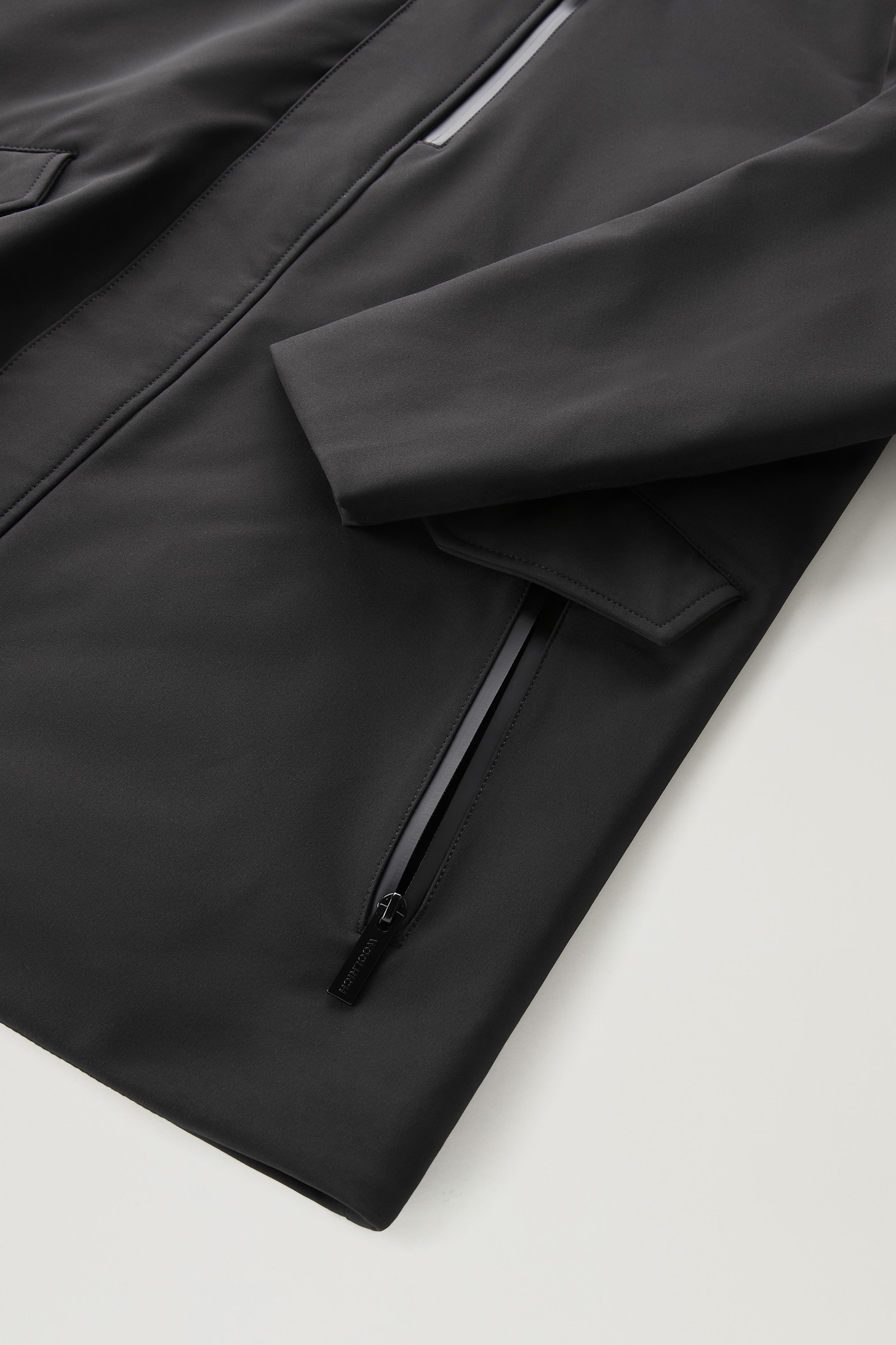 Barrow Mac Coat in Tech Softshell Black photo 9 | Woolrich