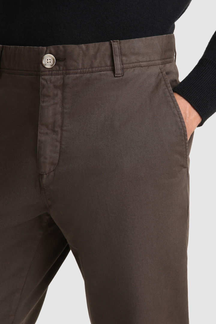 Pantaloni chino in cotone tinto in capo elasticizzato