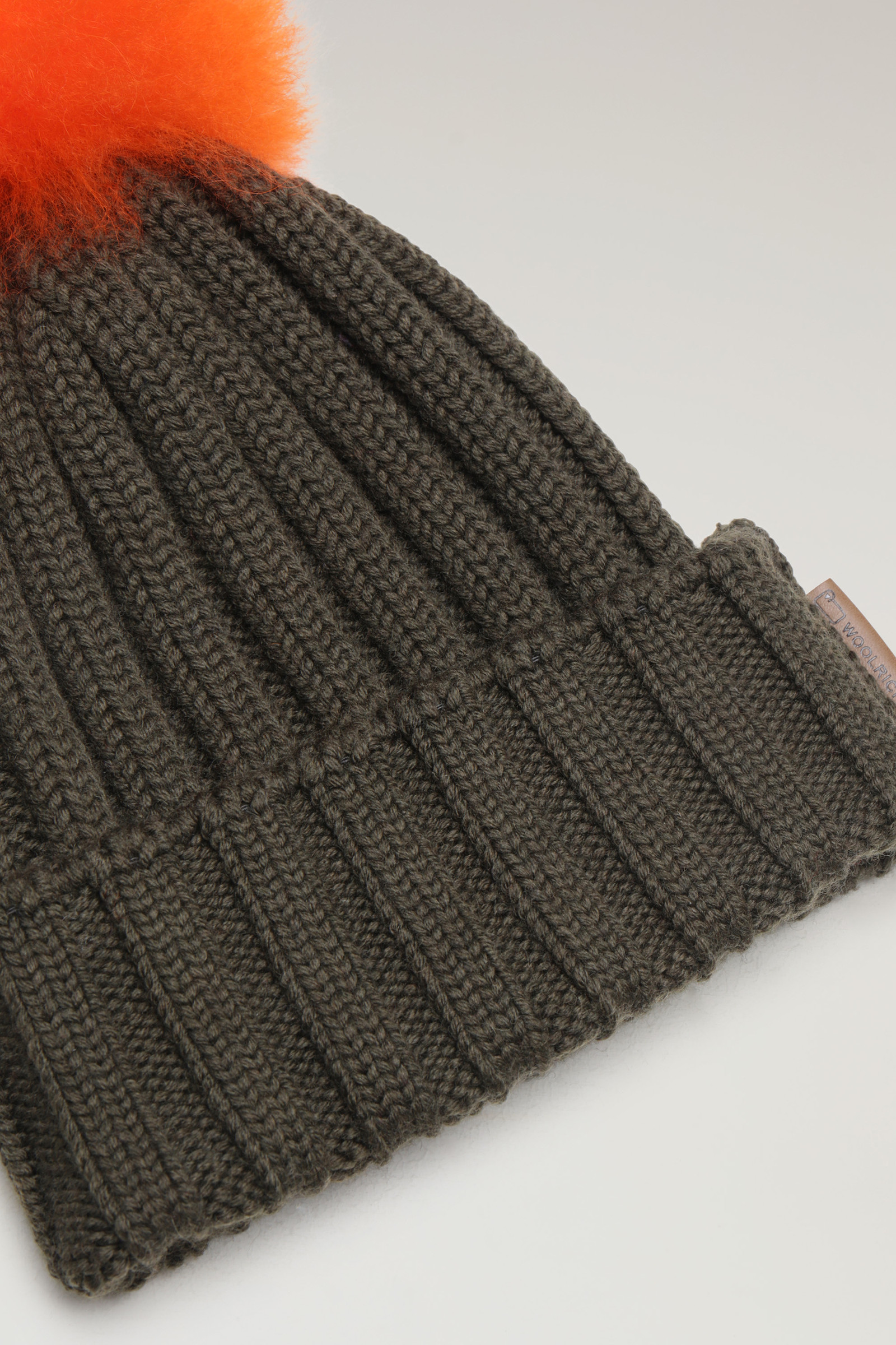 Bonnet en laine avec pompon en cachemire vert photo 2 | Woolrich