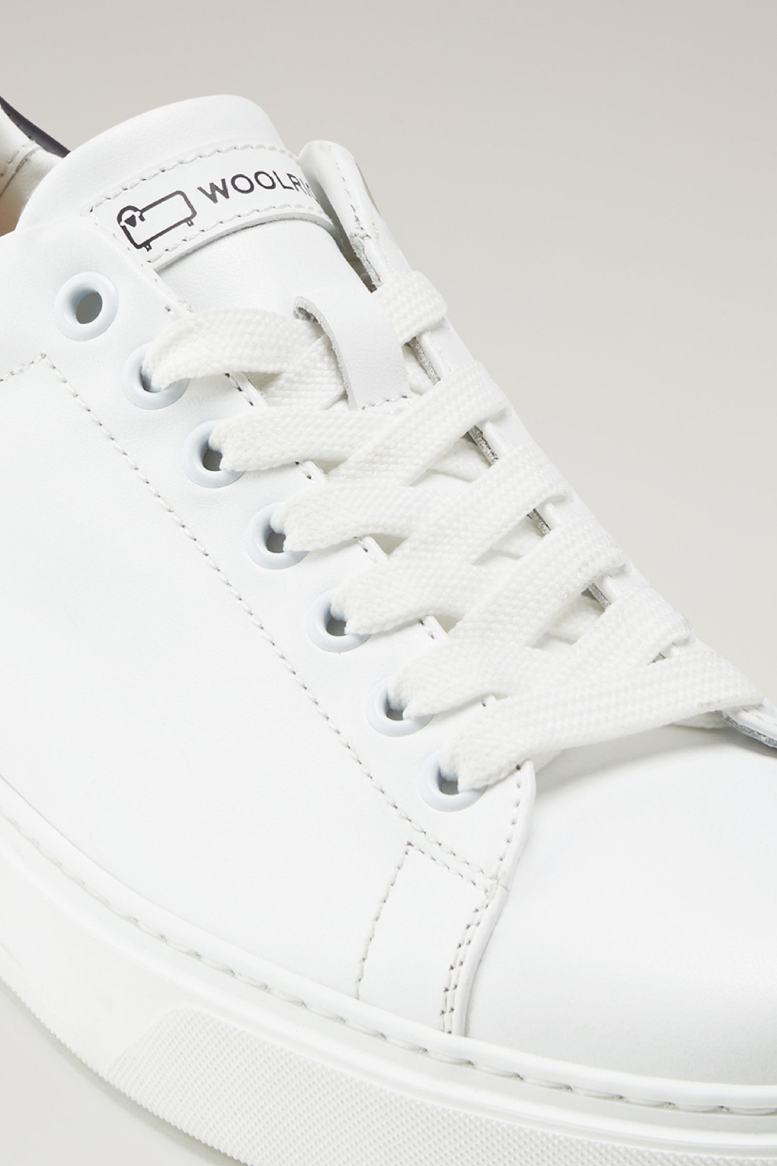 Classic Court Sneakers aus weichem Kalbsleder mit kontrastierendem Aufnäher auf der Rückseite weiß photo 5 | Woolrich