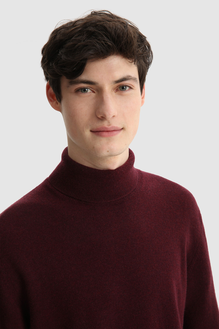 men's red turtleneck