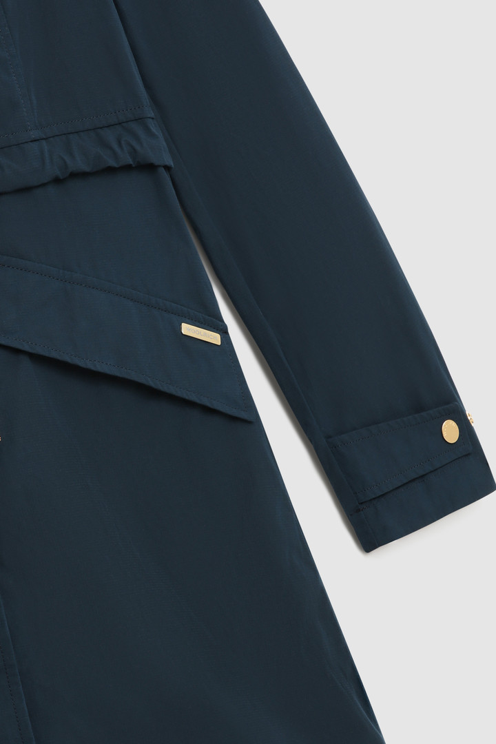 Parka Azun con cordón y capucha ajustable