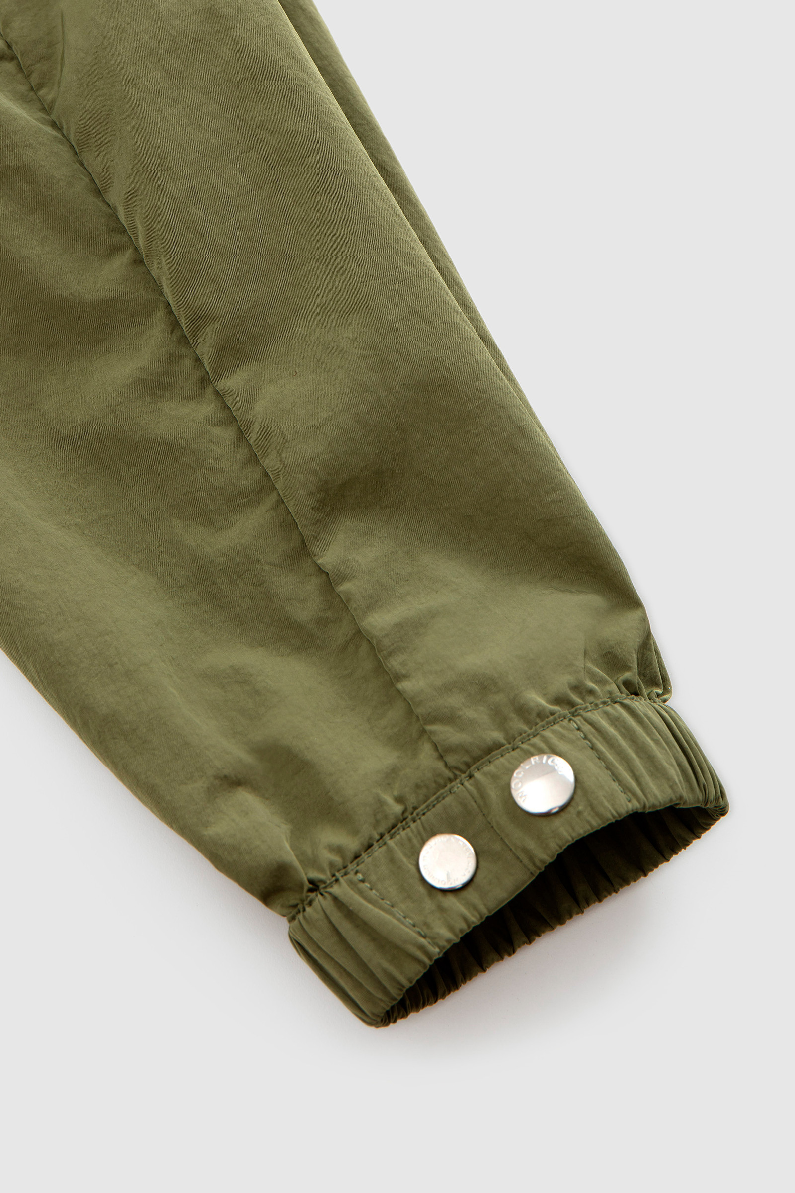 Giacca a vento ultraleggera in crinkle nylon verde photo 8 | Woolrich