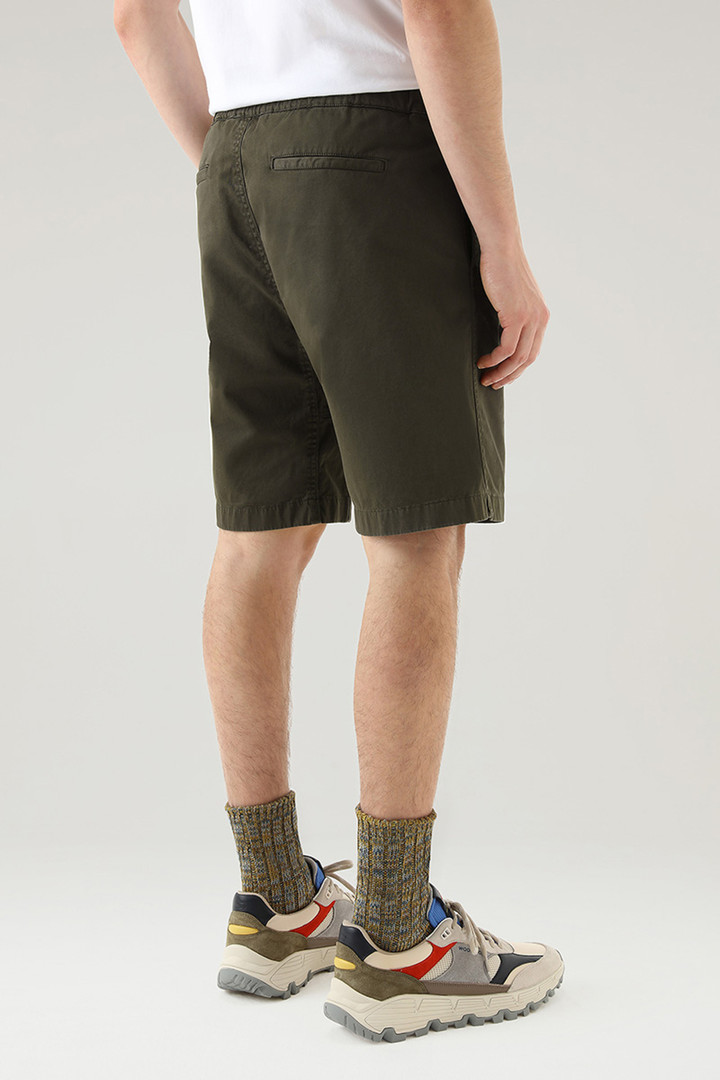 Garment-Dyed Chino Shorts in Stretch Cotton Green photo 2 | Woolrich