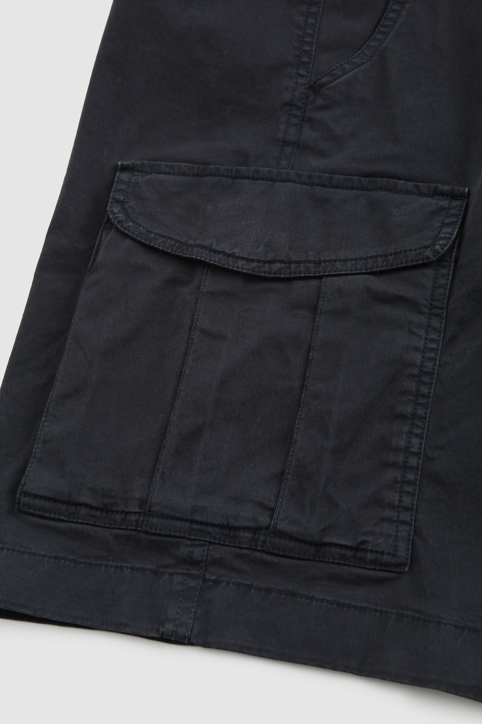 Short cargo teint en pièce bleu photo 7 | Woolrich