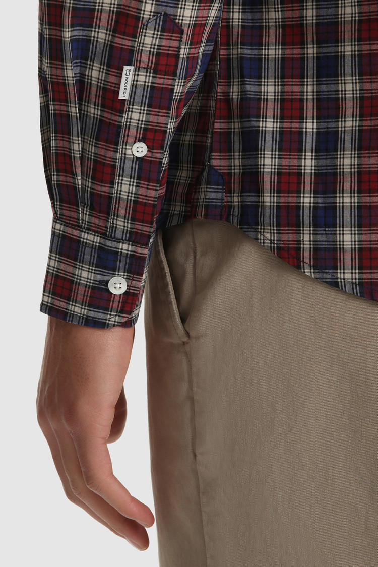 Camisa en popelina de algodón teñida en hilo