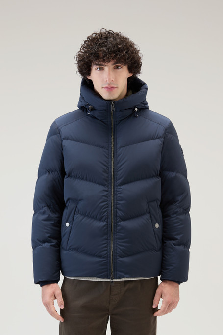 Canada goose hotsell vs woolrich nike