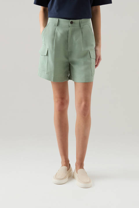 Cargo Shorts in a Linen Blend with Pockets Green | Woolrich
