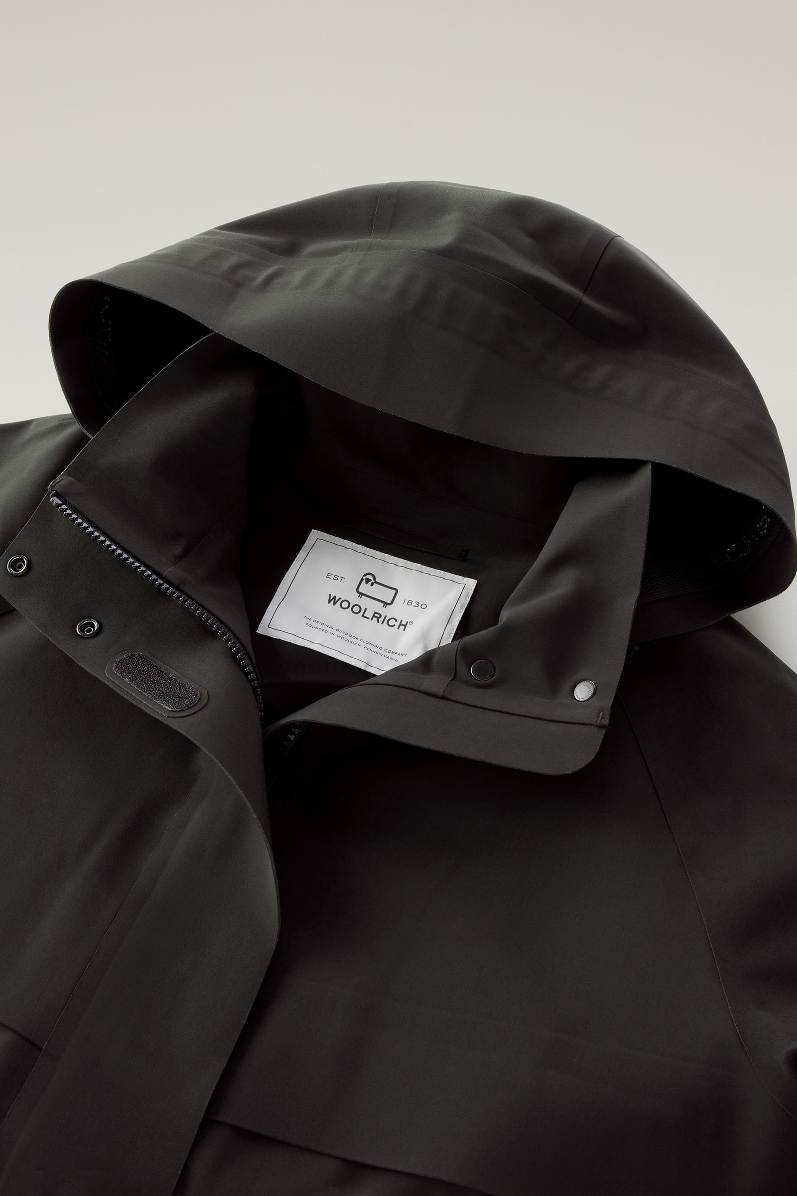 Tech Commuting Short Hooded Jacket in Stretch Nylon Black photo 6 | Woolrich