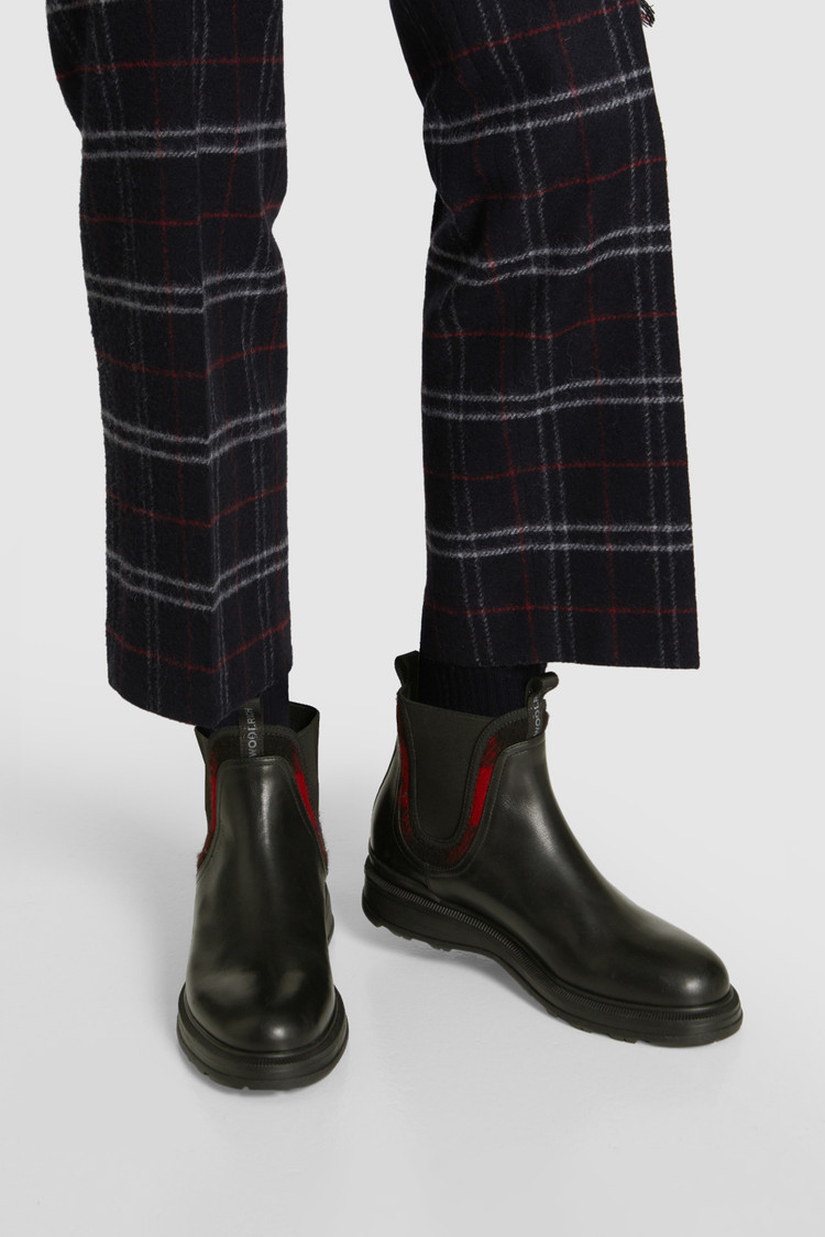 Chelsea boot with check pattern