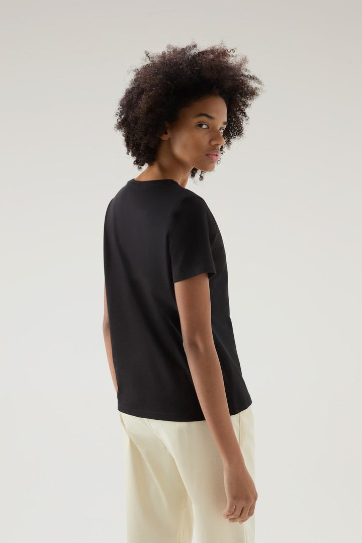 T-shirt mit V-Ausschnitt aus reiner Baumwolle Schwarz photo 2 | Woolrich