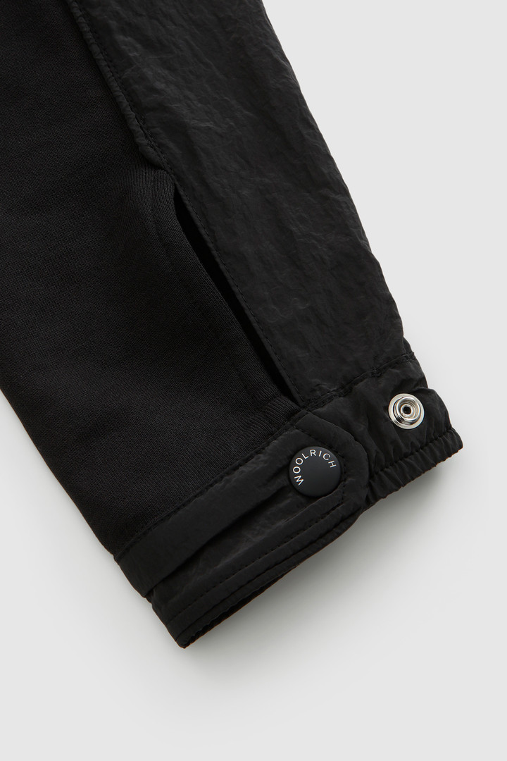 Sweatshirt mit Stehkragen und Crinkle-Nylon-Details Schwarz photo 6 | Woolrich