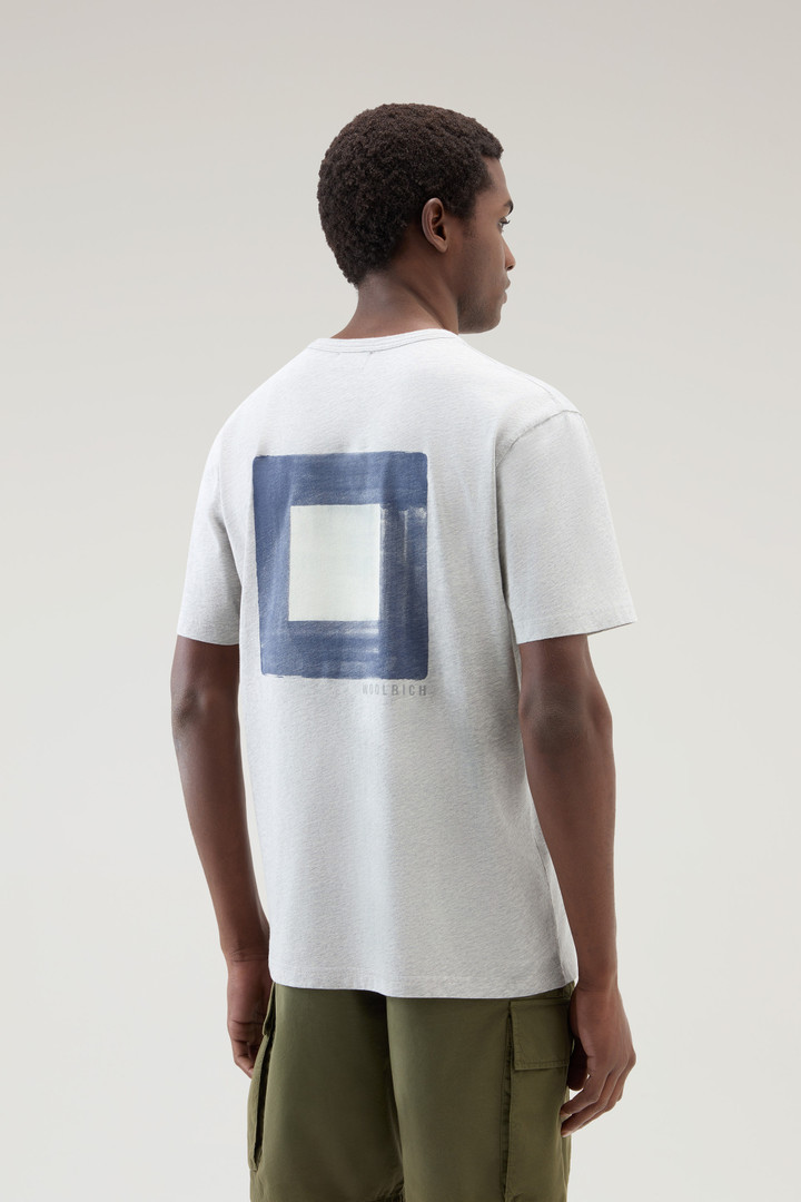 T-Shirt aus reiner Baumwolle mit kleiner Tasche Grau photo 3 | Woolrich