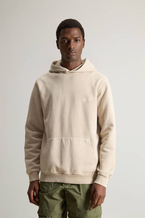 Sweater van zuiver achteraf geverfd katoen met capuchon en geborduurd logo Beige | Woolrich