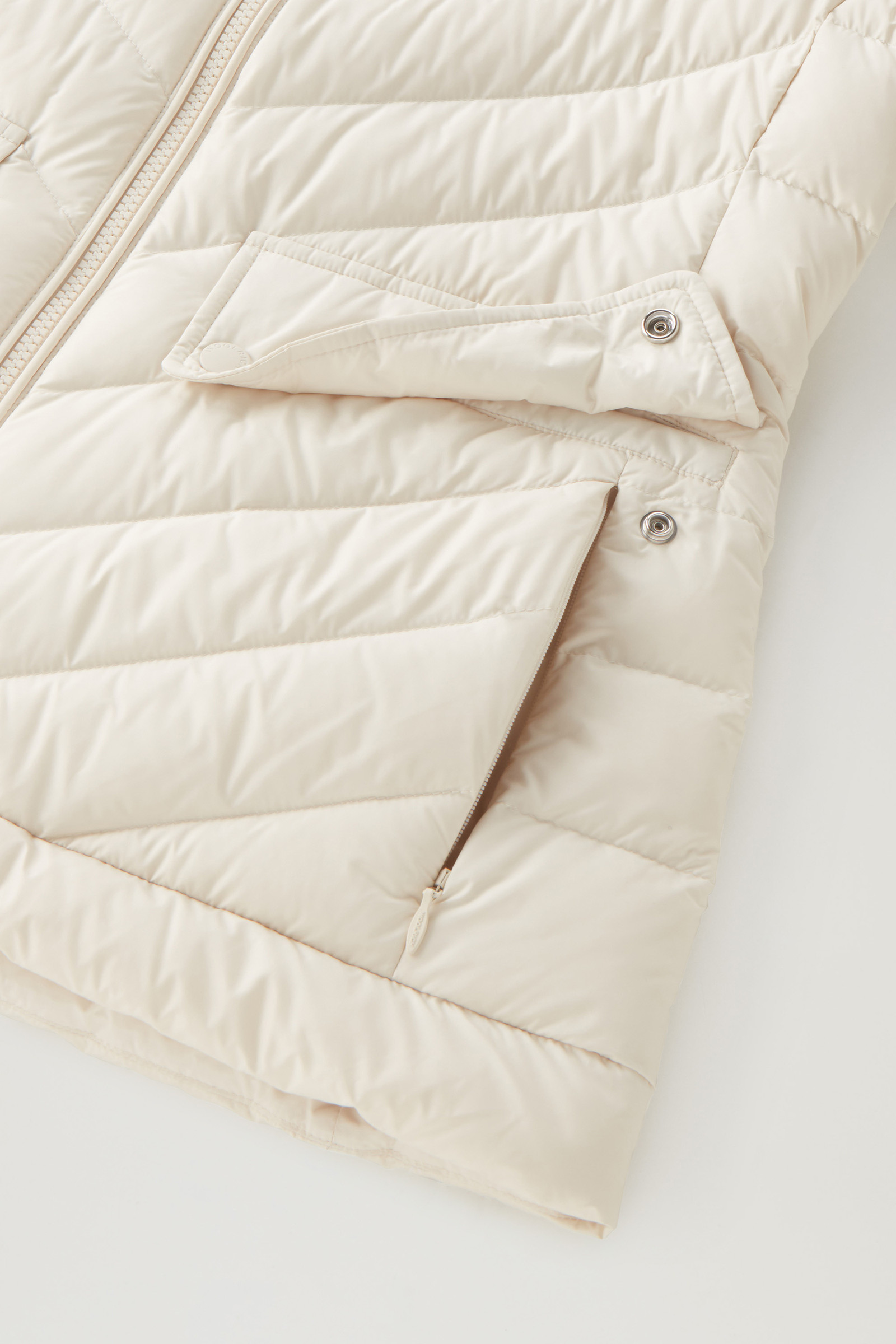 Wattierte, kurze Jacke mit Chevron-Steppung weiß photo 9 | Woolrich
