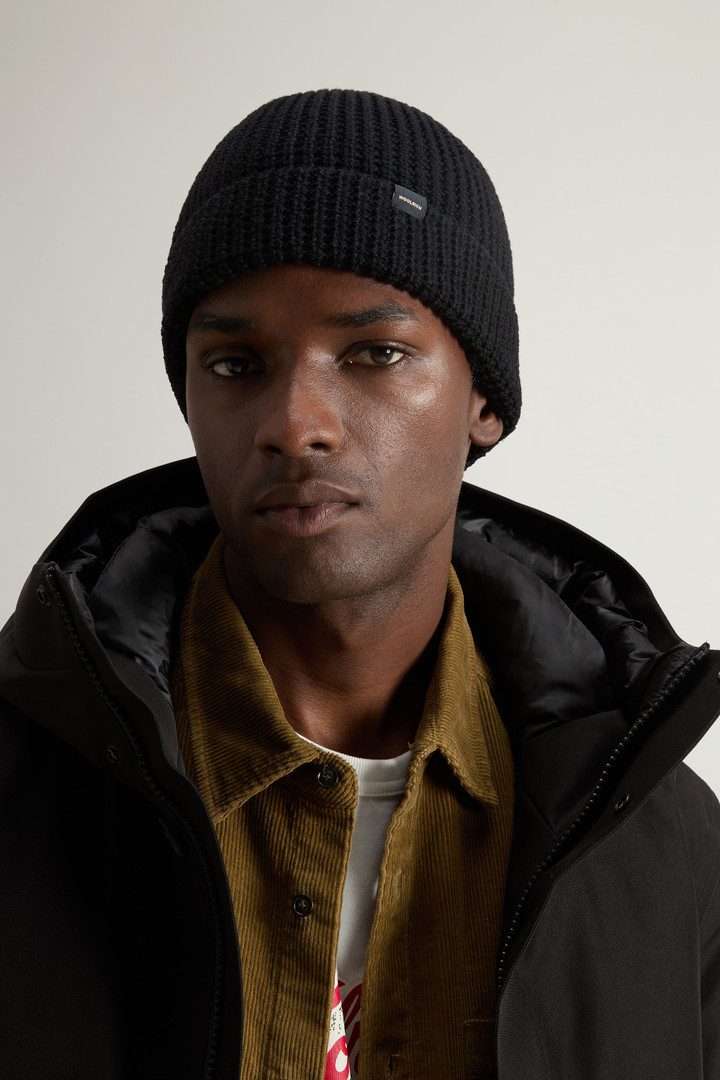 Beanie in Pure Merino Virgin Wool with Honeycomb Stitch Black photo 4 | Woolrich