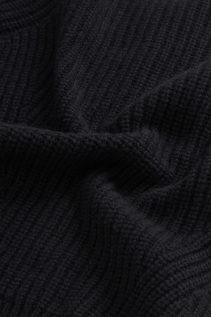 Canberra Pullover mit Stehkragen aus reiner Schurwolle Schwarz photo 8 | Woolrich