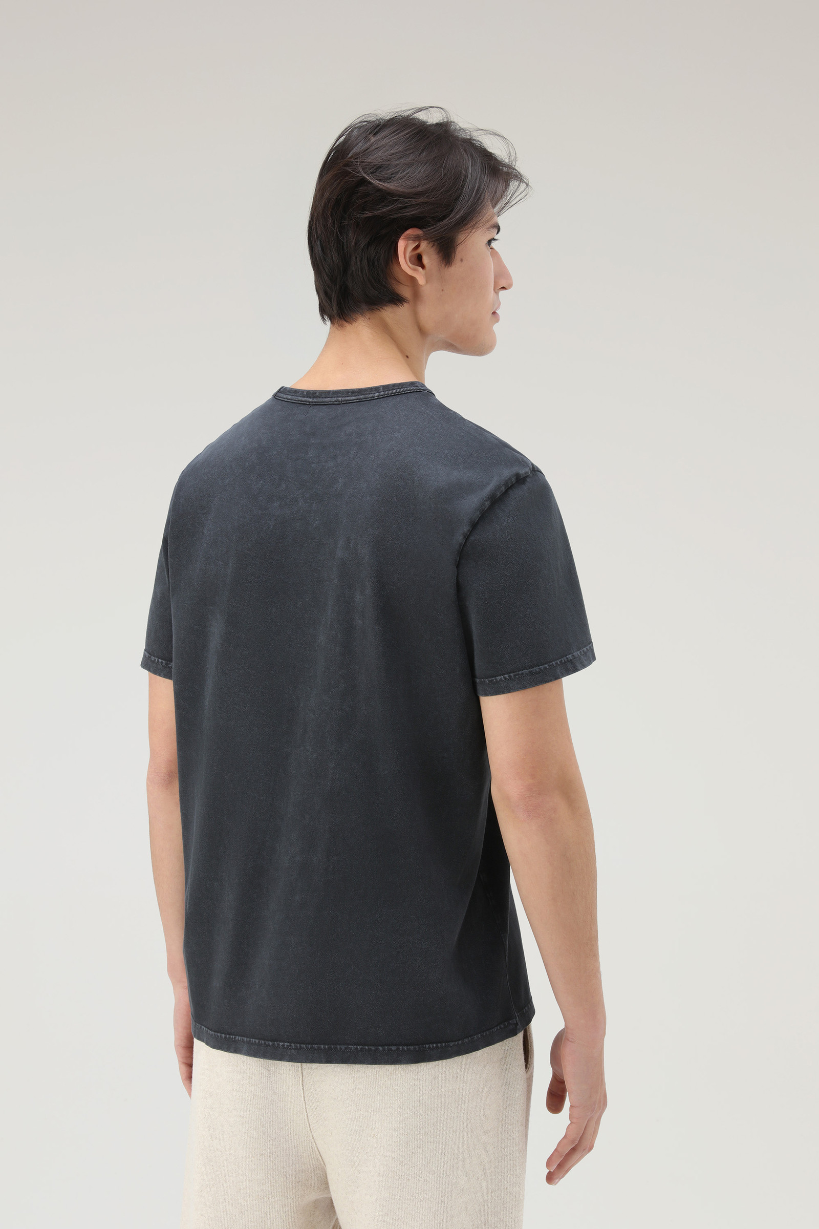 T-shirt aus stückgefärbter, reiner Baumwolle mit Schaflogo schwarz photo 3 | Woolrich