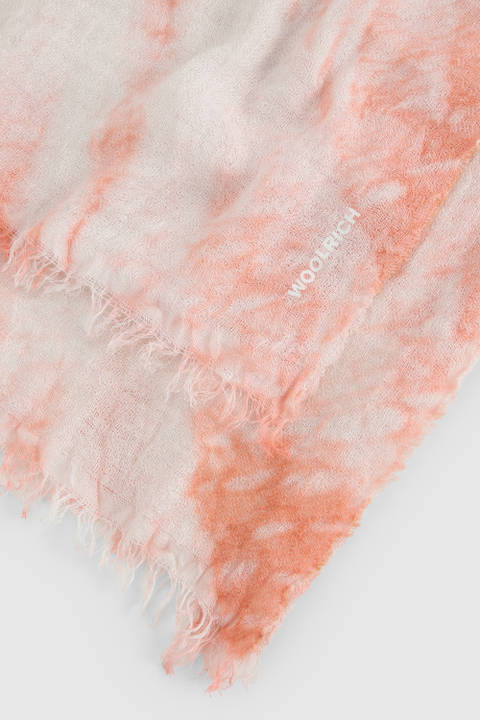 Luxe Scarf in Garment-Dyed Cotton Pink photo 2 | Woolrich