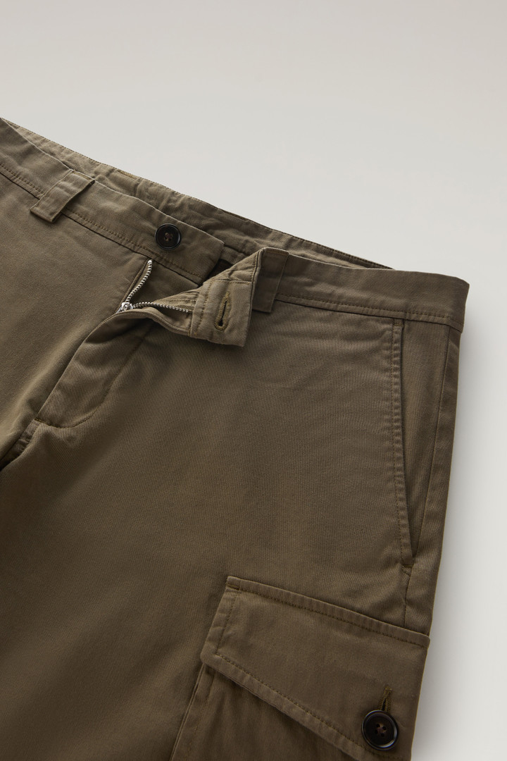 Garment-Dyed Cargo Shorts in Stretch Cotton Green photo 5 | Woolrich